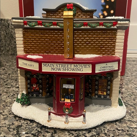 NIB St Nicholas Square Movie Theater - Picture 1 of 17